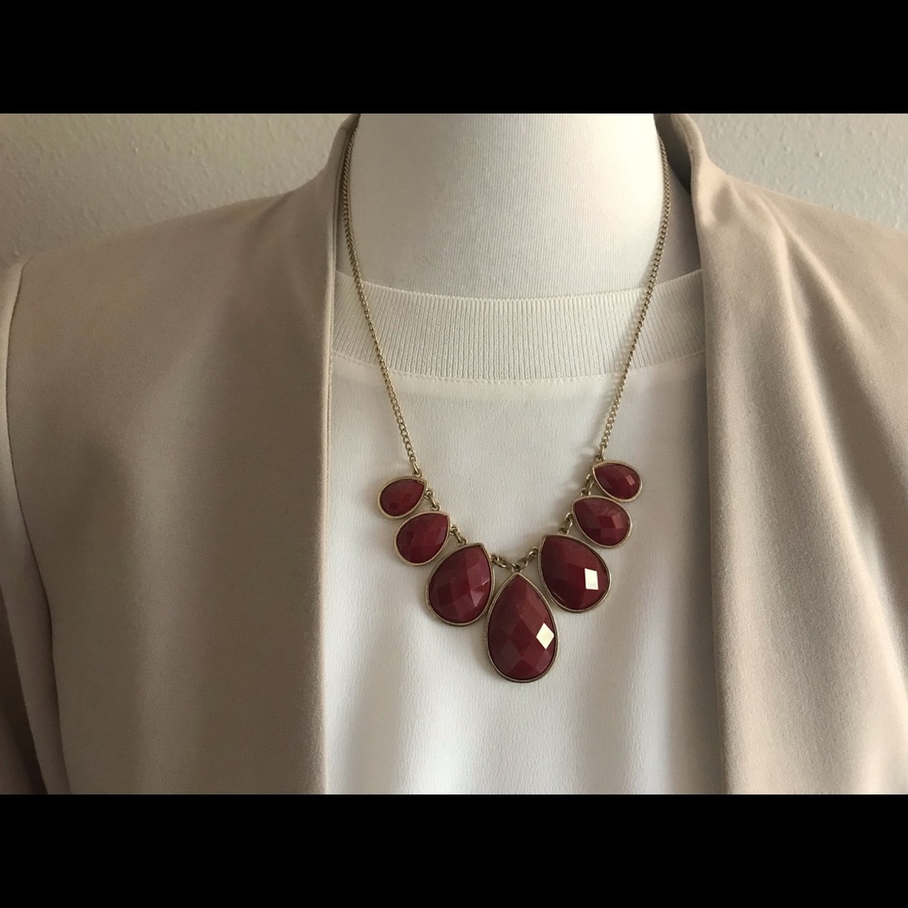 Teardrop faceted bib statement necklace, burgandy